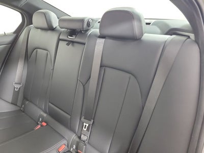 2025 BMW 3 Series 330i