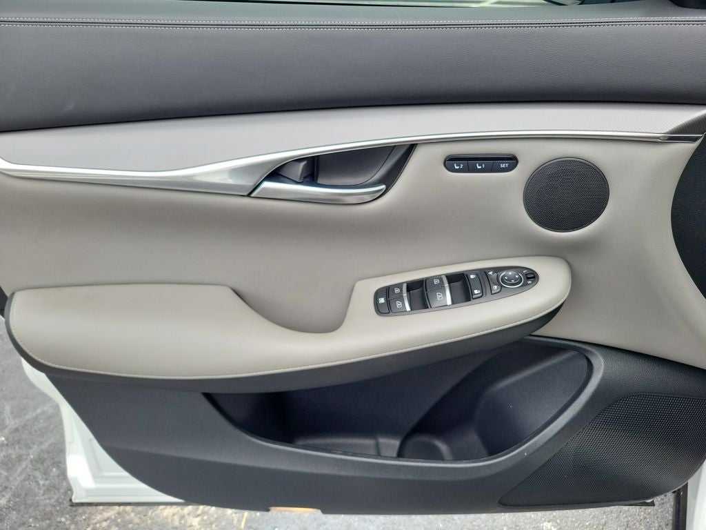 2023 INFINITI QX50 LUXE