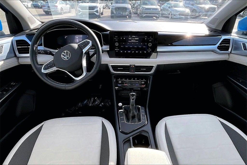 2025 Volkswagen Taos 1.5T SE