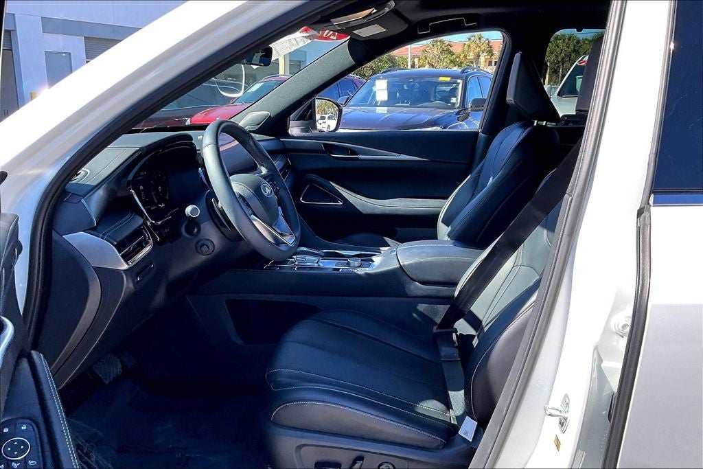 2025 INFINITI QX60 LUXE