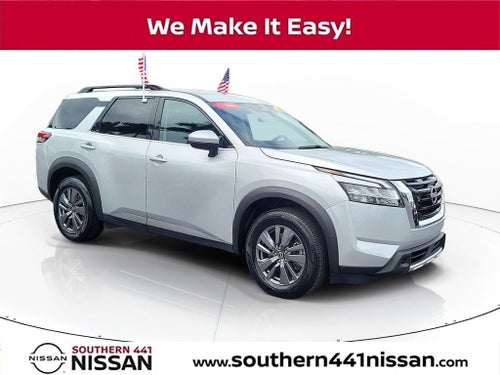 2024 Nissan Pathfinder SV