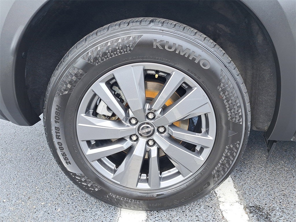 2025 Nissan Pathfinder SV