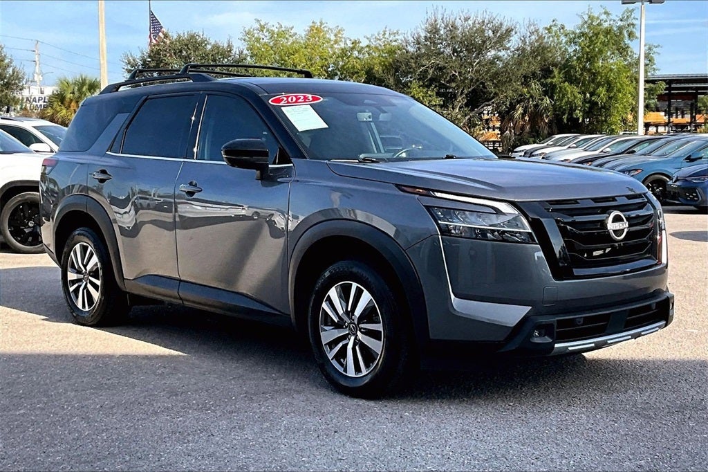 2023 Nissan Pathfinder SL