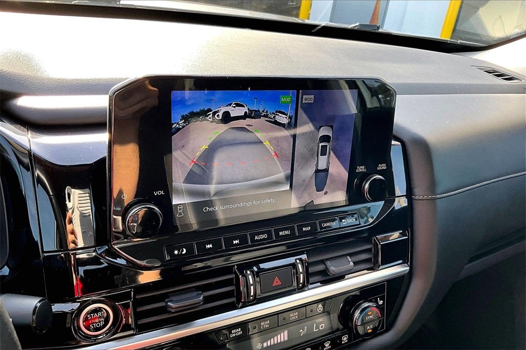 2023 Nissan Pathfinder SL