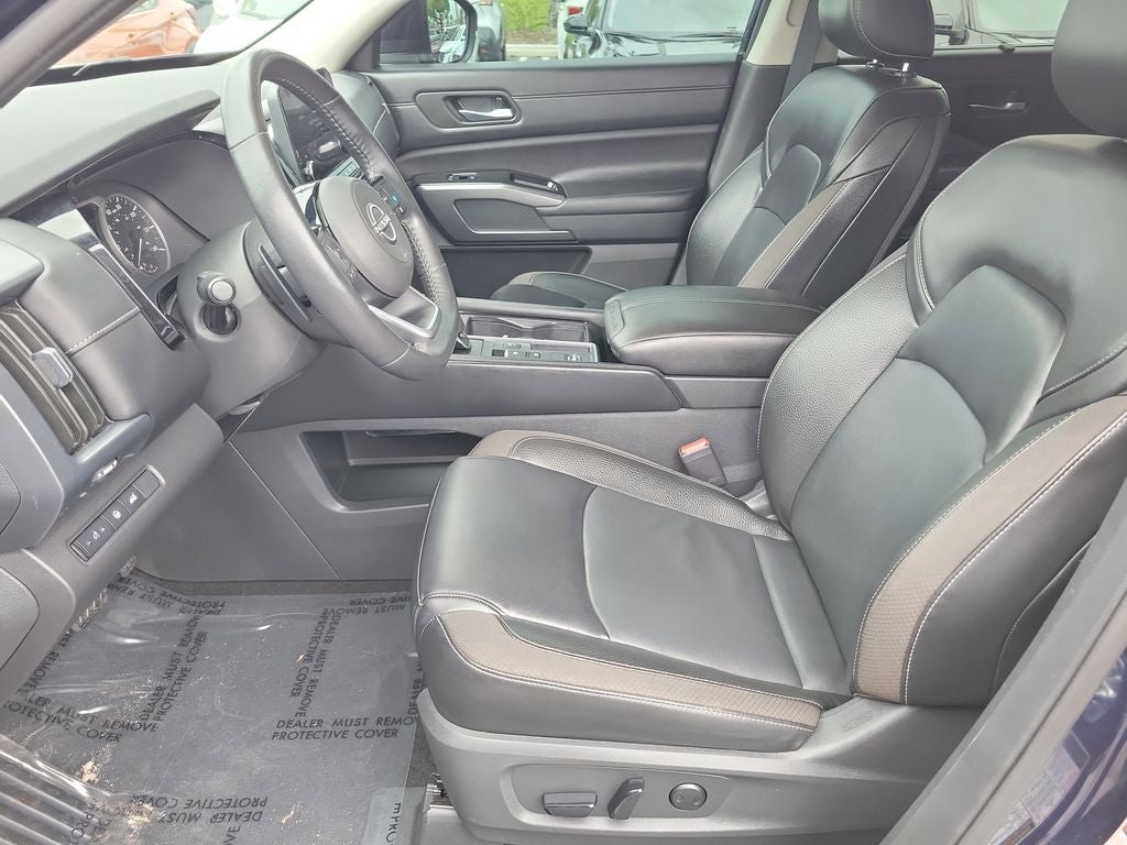 2024 Nissan Pathfinder SL
