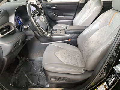 2023 Toyota Highlander Hybrid Bronze Edition
