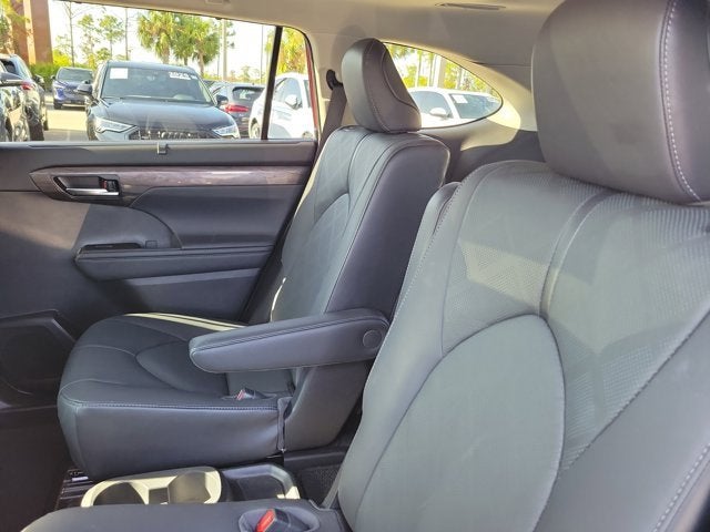 2021 Toyota Highlander Hybrid Platinum