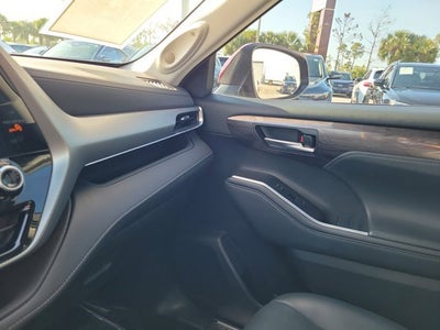 2021 Toyota Highlander Hybrid Platinum