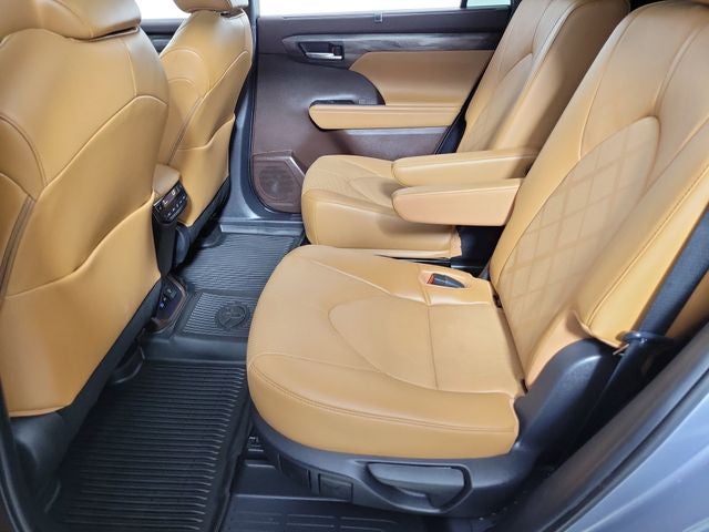 2022 Toyota Highlander Platinum