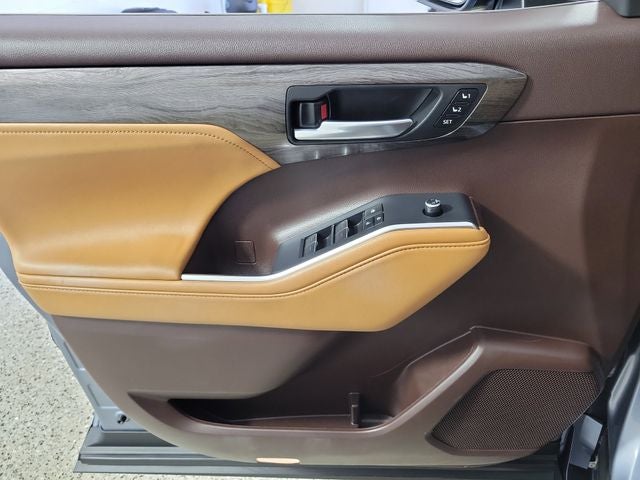 2022 Toyota Highlander Platinum