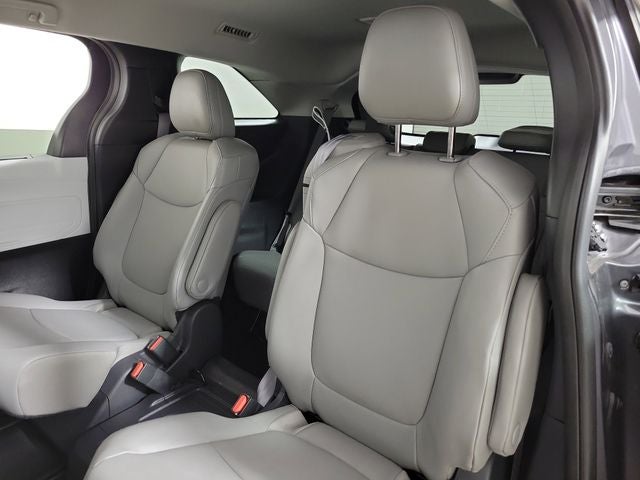2025 Toyota Sienna XLE 8 Passenger
