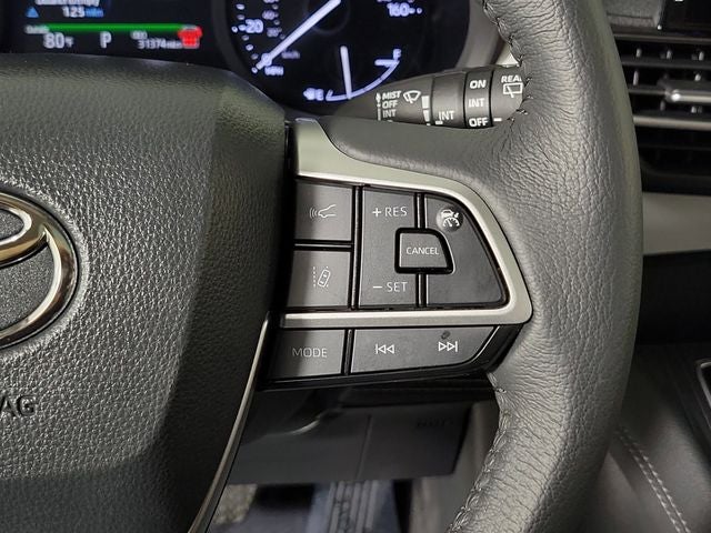 2025 Toyota Sienna XLE 8 Passenger