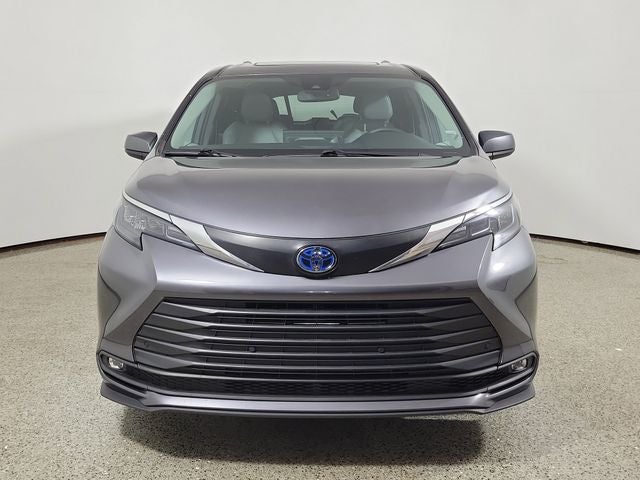 2025 Toyota Sienna XLE 8 Passenger