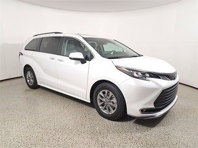 2024 Toyota Sienna XLE