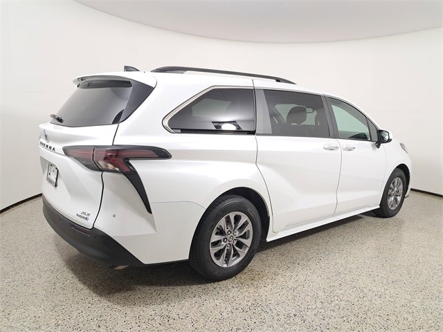 2024 Toyota Sienna XLE