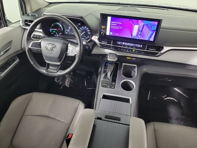 2025 Toyota Sienna XLE 8 Passenger