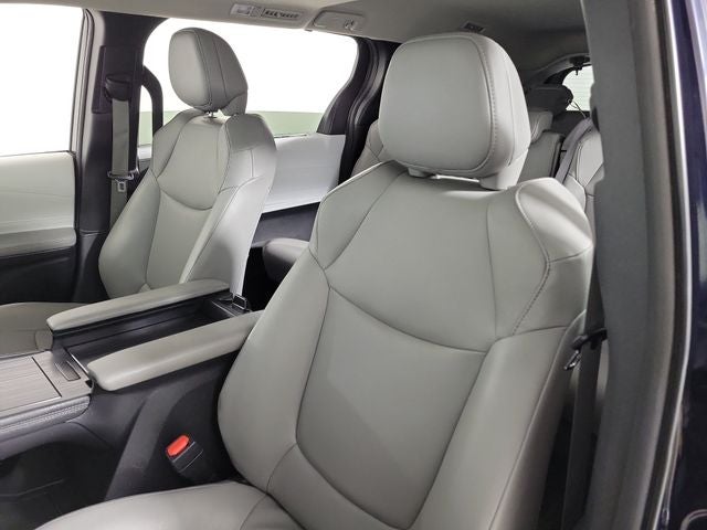 2025 Toyota Sienna XLE 8 Passenger