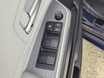 2025 Toyota Sienna XLE 8 Passenger