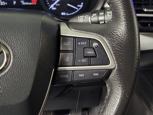 2025 Toyota Sienna XLE 8 Passenger