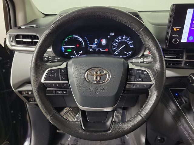 2025 Toyota Sienna XLE 8 Passenger