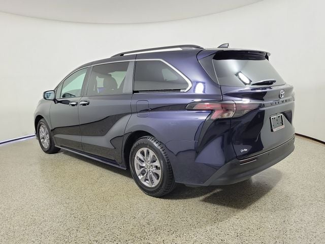 2025 Toyota Sienna XLE 8 Passenger