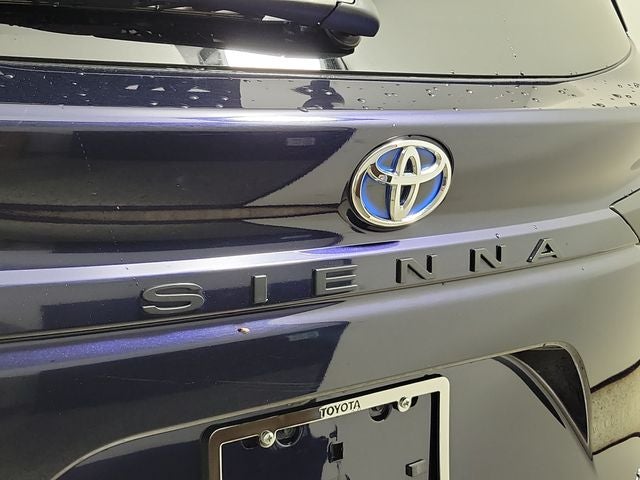 2025 Toyota Sienna XLE 8 Passenger