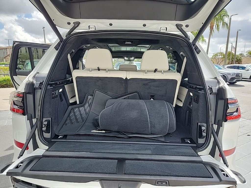 2024 BMW X7 M60i