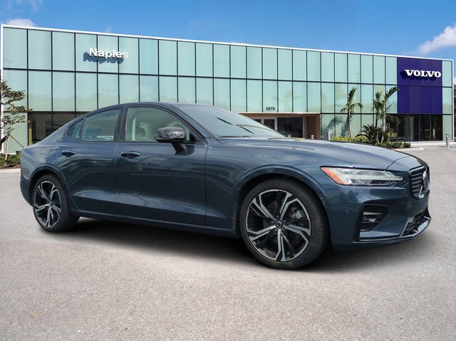 2024 Volvo S60 Core Dark Theme