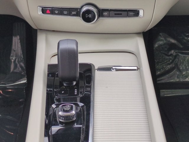 2024 Volvo S60 Core Dark Theme