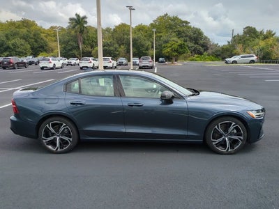 2024 Volvo S60 Core Dark Theme