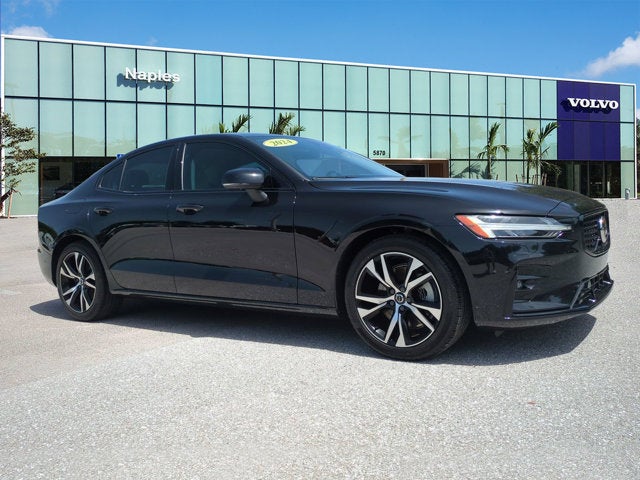2024 Volvo S60 Plus Dark Theme