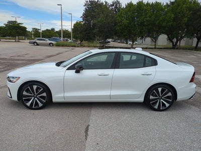 2022 Volvo S60 Momentum