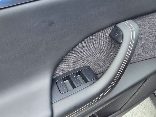 2022 Tesla Model X Base