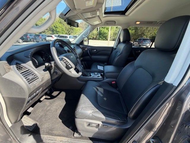 2024 INFINITI QX80 LUXE