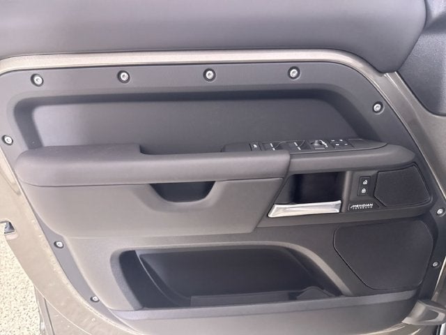 2025 Land Rover Defender X-Dynamic SE