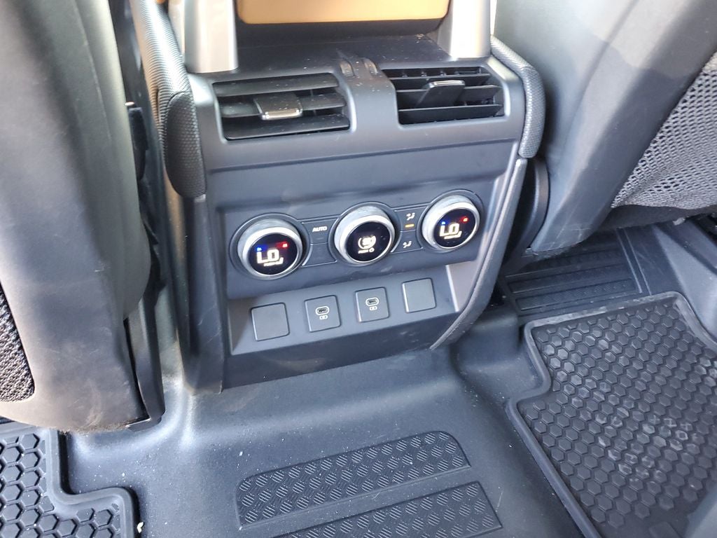 2024 Land Rover Defender 130 X-Dynamic SE