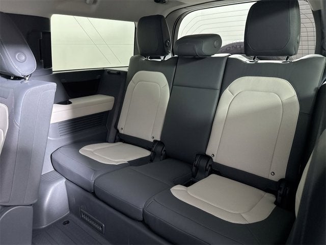 2024 Land Rover Defender X-Dynamic SE