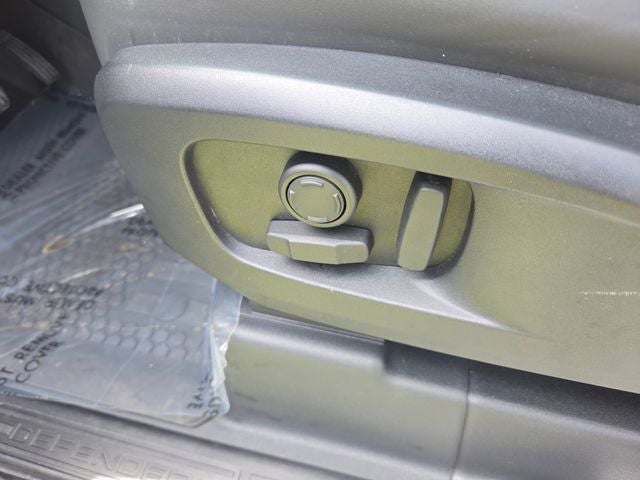 2025 Land Rover Defender S