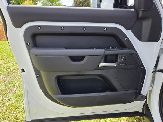 2025 Land Rover Defender S