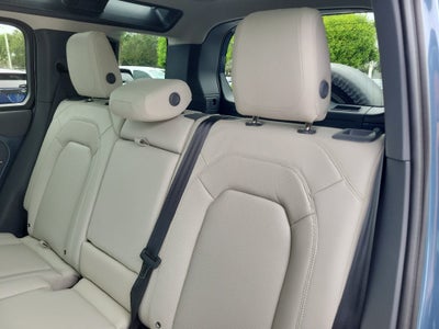 2024 Land Rover Defender SE