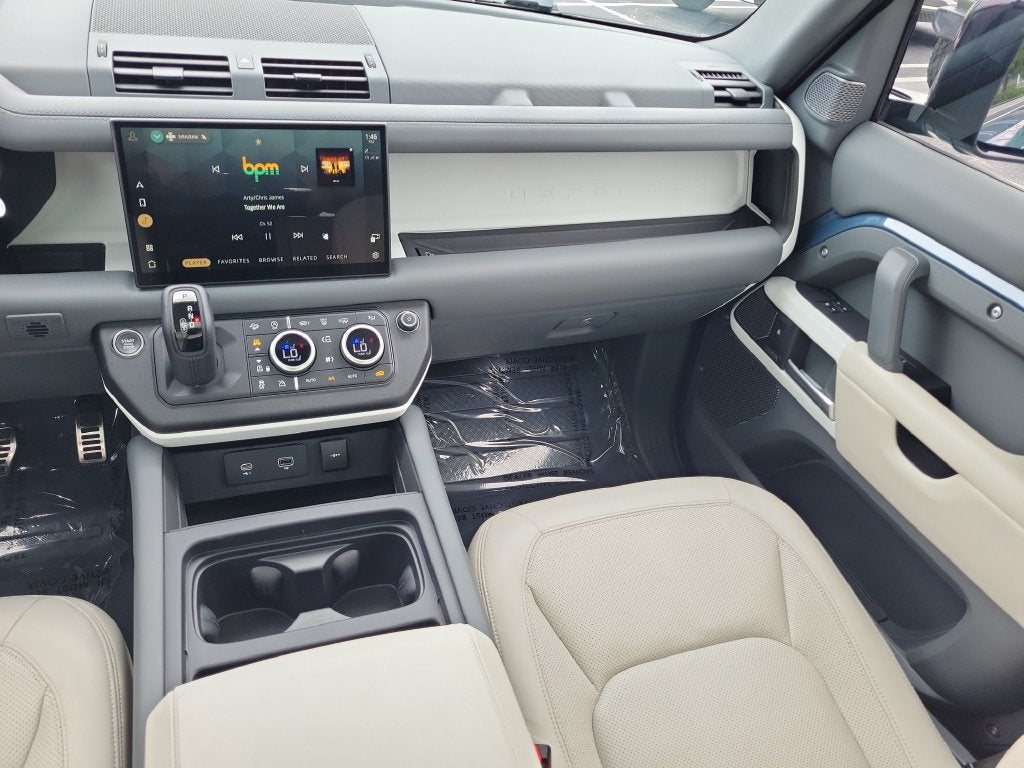 2024 Land Rover Defender SE
