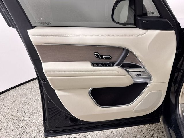 2025 Land Rover Range Rover SE