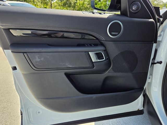 2023 Land Rover Discovery Metropolitan Edition