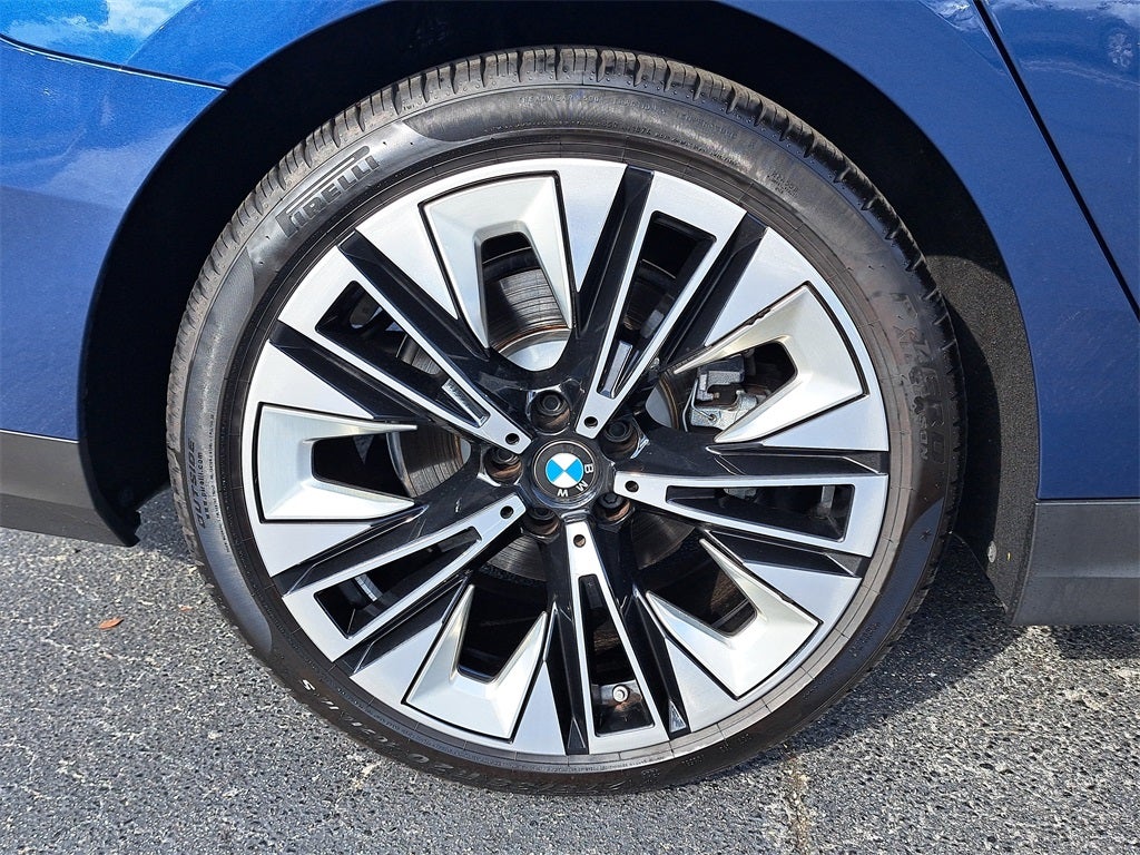 2025 BMW 5 Series 530i