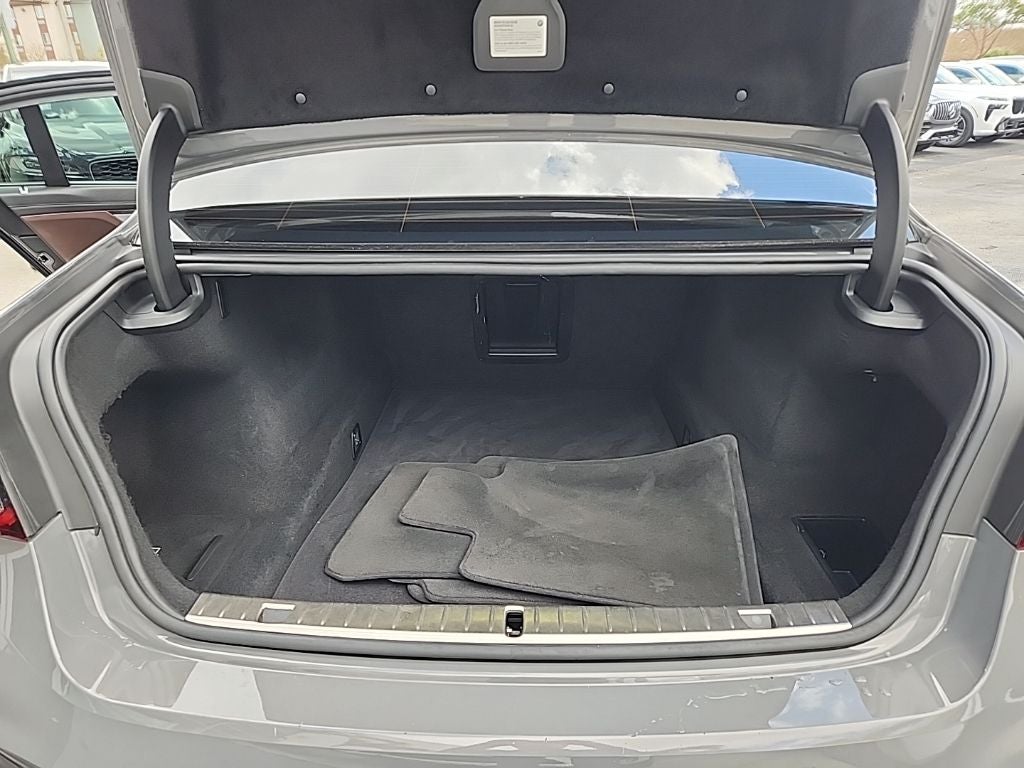 2020 BMW 7 Series 750i xDrive M SPORT, EXECUTIVE PACKAGE, & MORE!!