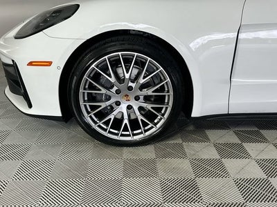 2025 Porsche Panamera 4