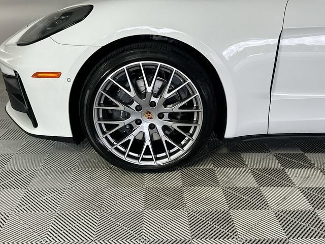 2025 Porsche Panamera 4