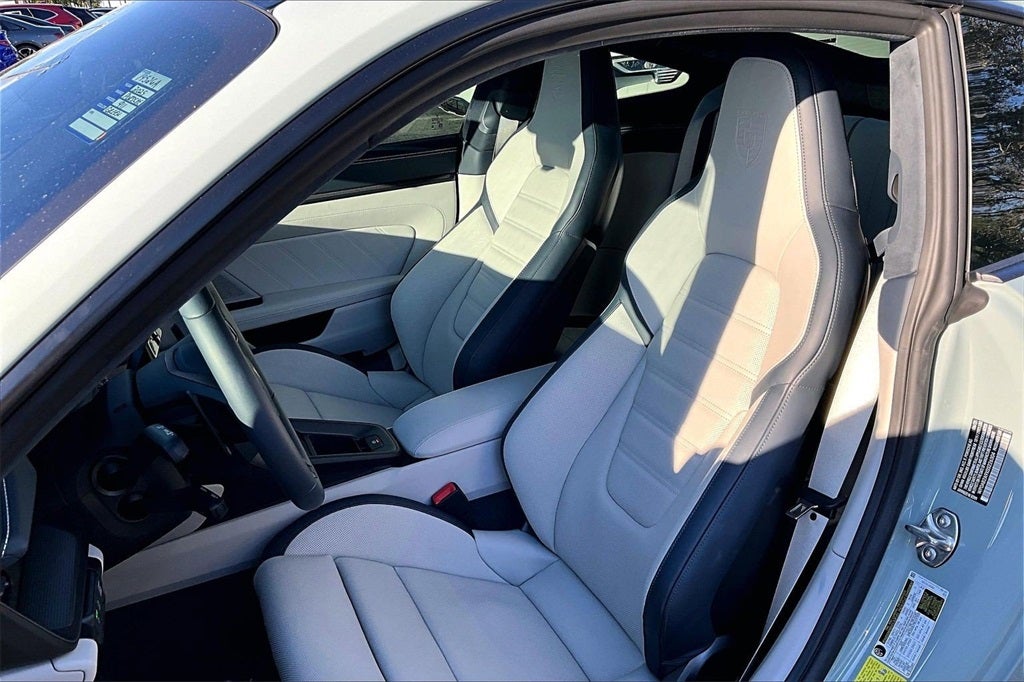 2025 Porsche 911 Carrera 4 GTS