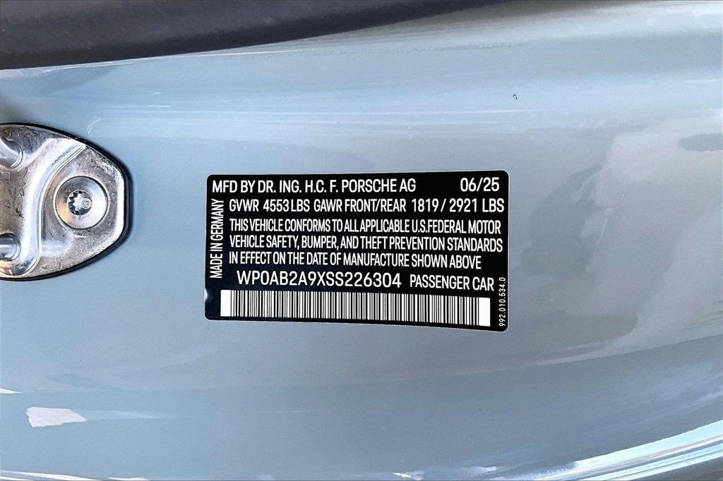 2025 Porsche 911 Carrera 4 GTS