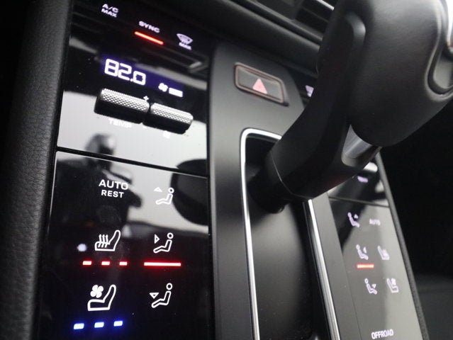 2023 Porsche Macan Base